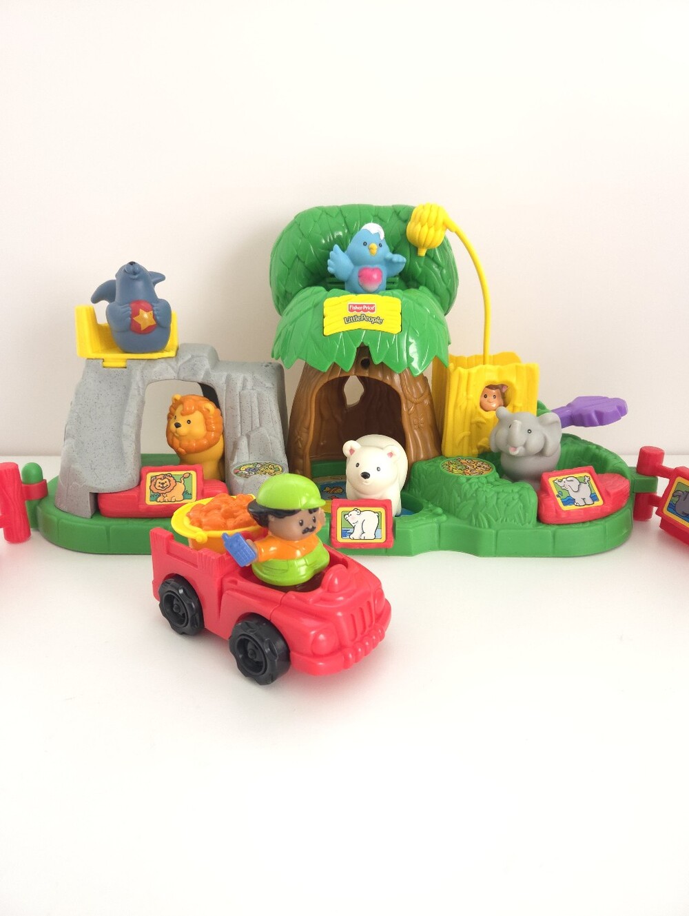 Vintage Fisher Price Little People Zoo Playset 2001